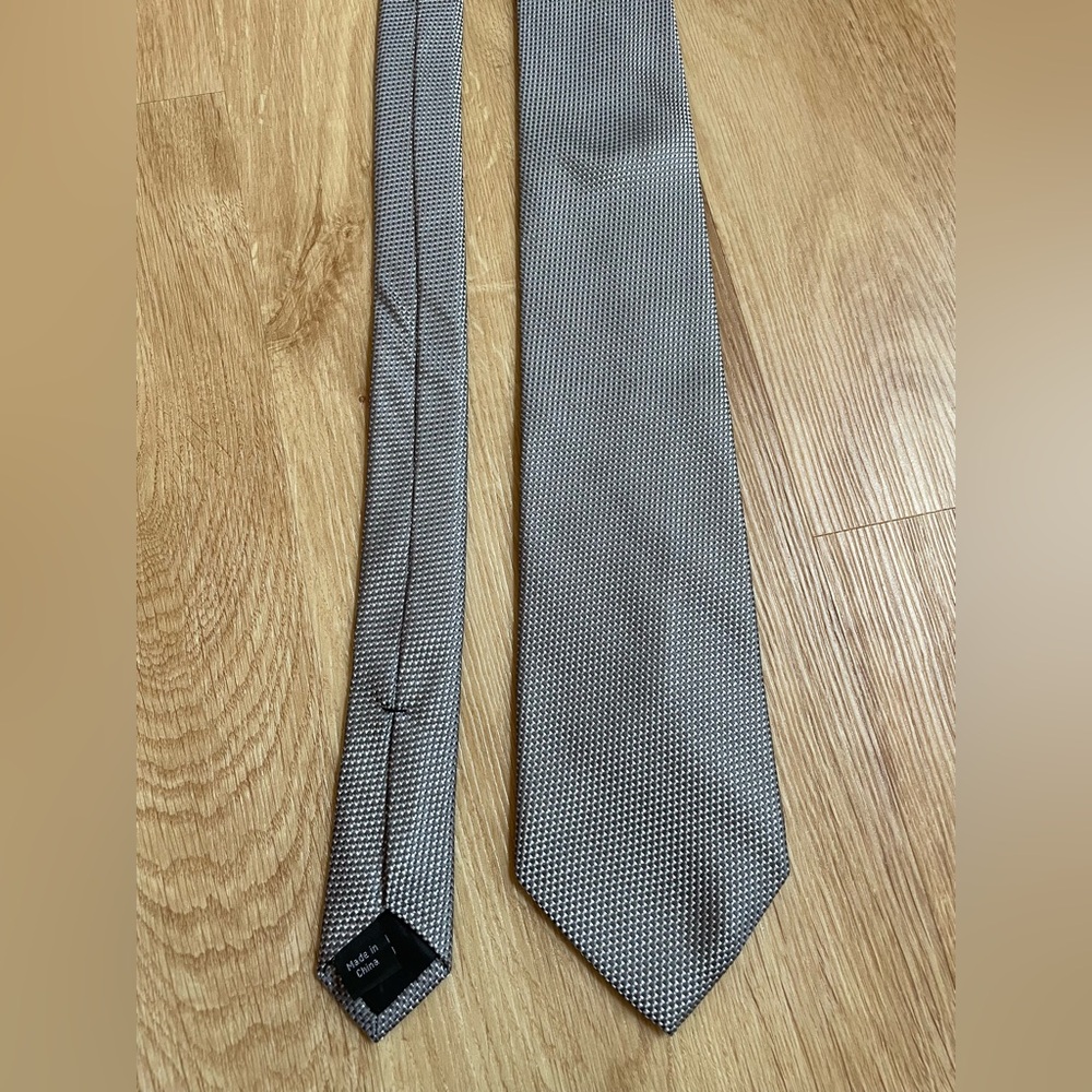 Michael Kors classic gray silk tie
